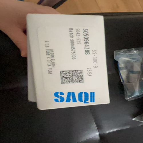 不锈钢卡套管接头